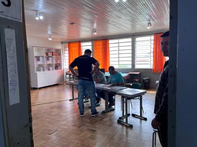 VotaÃ§Ã£o na Escola Dr. Leocadio JosÃ© Correia flui dentro do programado